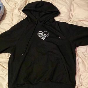Xs sweater, fits a medium though! Black sweater, thin for summer!! Super comfy